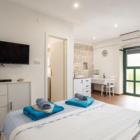 Aparrtment Terra- Combine Beach&Old Town Appartement Split Buitenkant foto